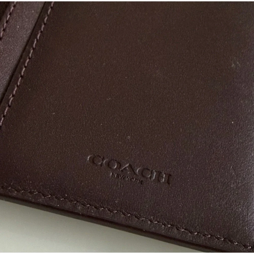 Coach Mens Black Pebble Leather Bifold Wallet Burgundy Interior Zipper Pocket